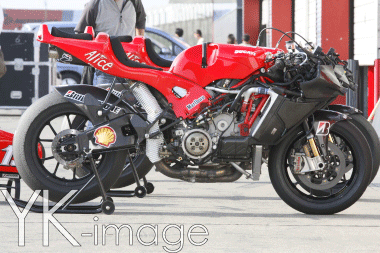 06 DUCATI 2SEATER